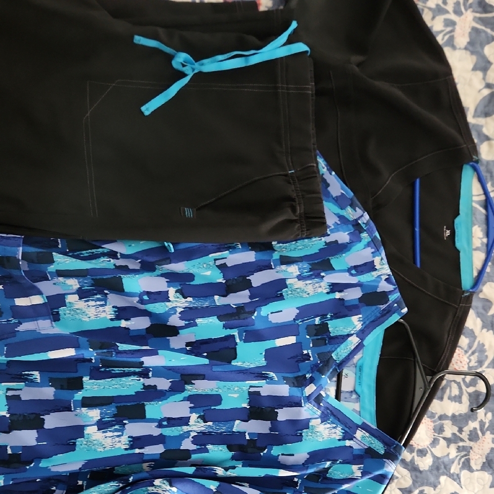 Carhartt Women's Scrub Set - Black and Blue Pattern